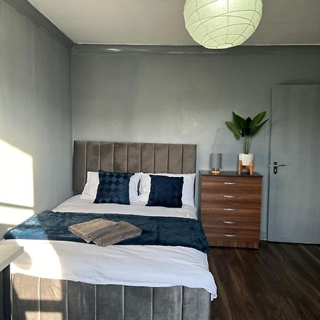 Luxury Room In A 4 Bedroom Flat! 4 Minutes Walk To Kingscross, St Pancras Londen Buitenkant foto