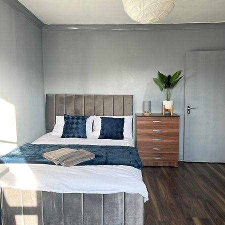 Luxury Room In A 4 Bedroom Flat! 4 Minutes Walk To Kingscross, St Pancras Londen Buitenkant foto