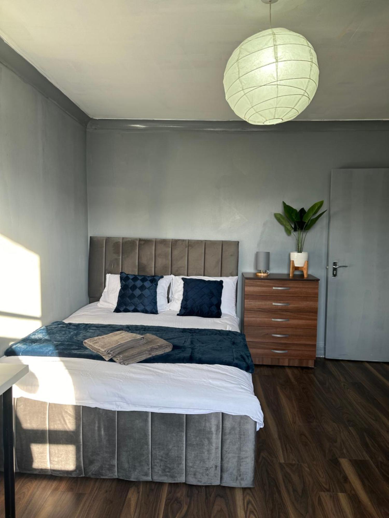 Luxury Room In A 4 Bedroom Flat! 4 Minutes Walk To Kingscross, St Pancras Londen Buitenkant foto