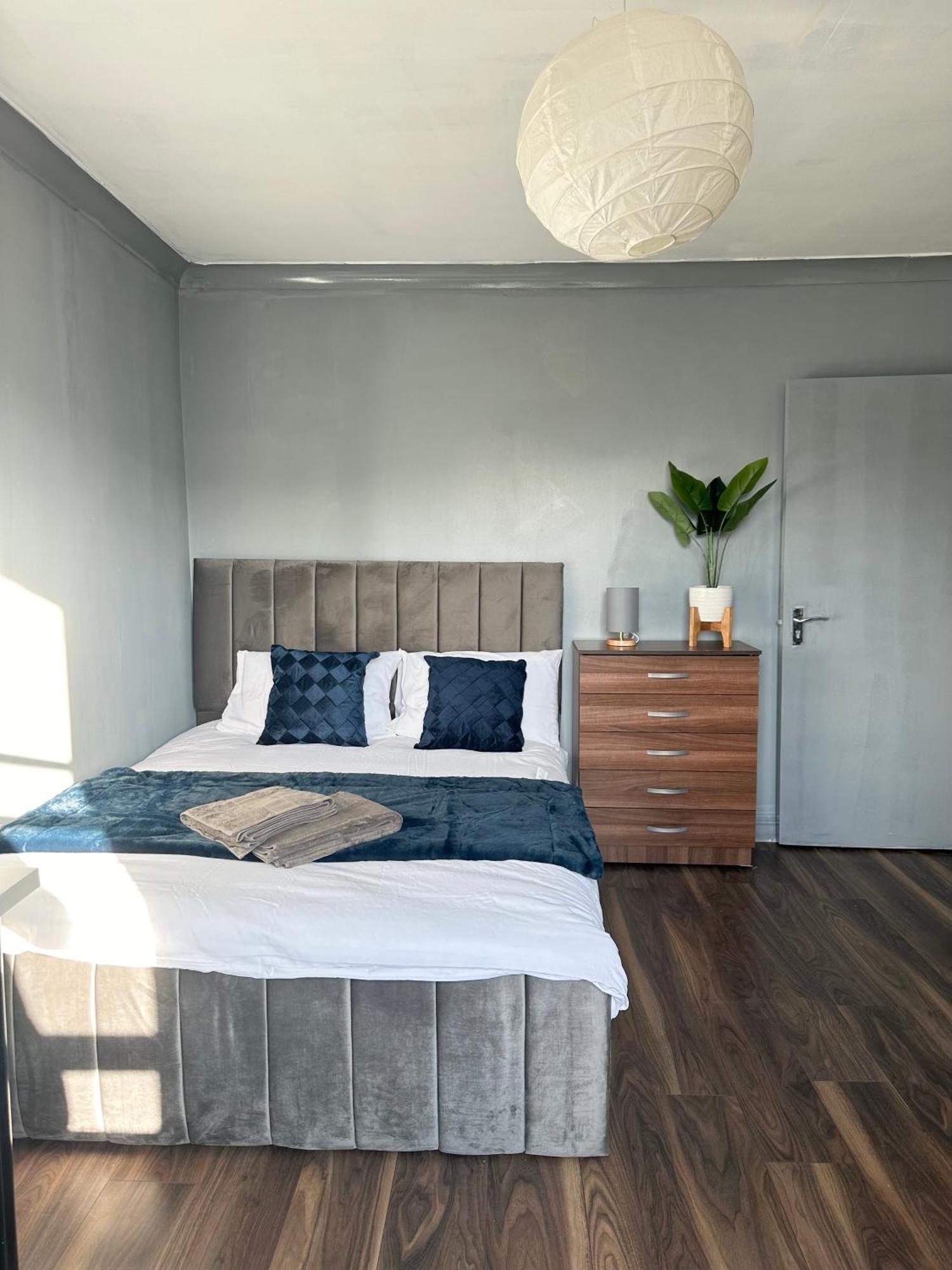 Luxury Room In A 4 Bedroom Flat! 4 Minutes Walk To Kingscross, St Pancras Londen Buitenkant foto