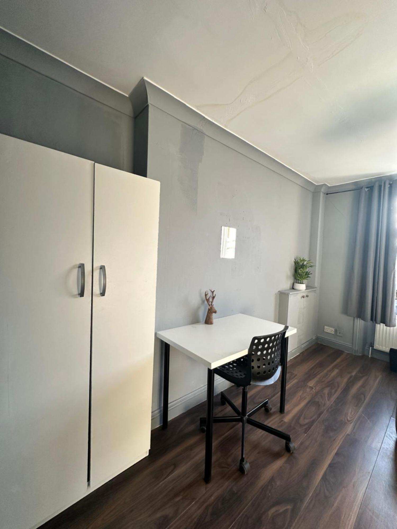 Luxury Room In A 4 Bedroom Flat! 4 Minutes Walk To Kingscross, St Pancras Londen Buitenkant foto
