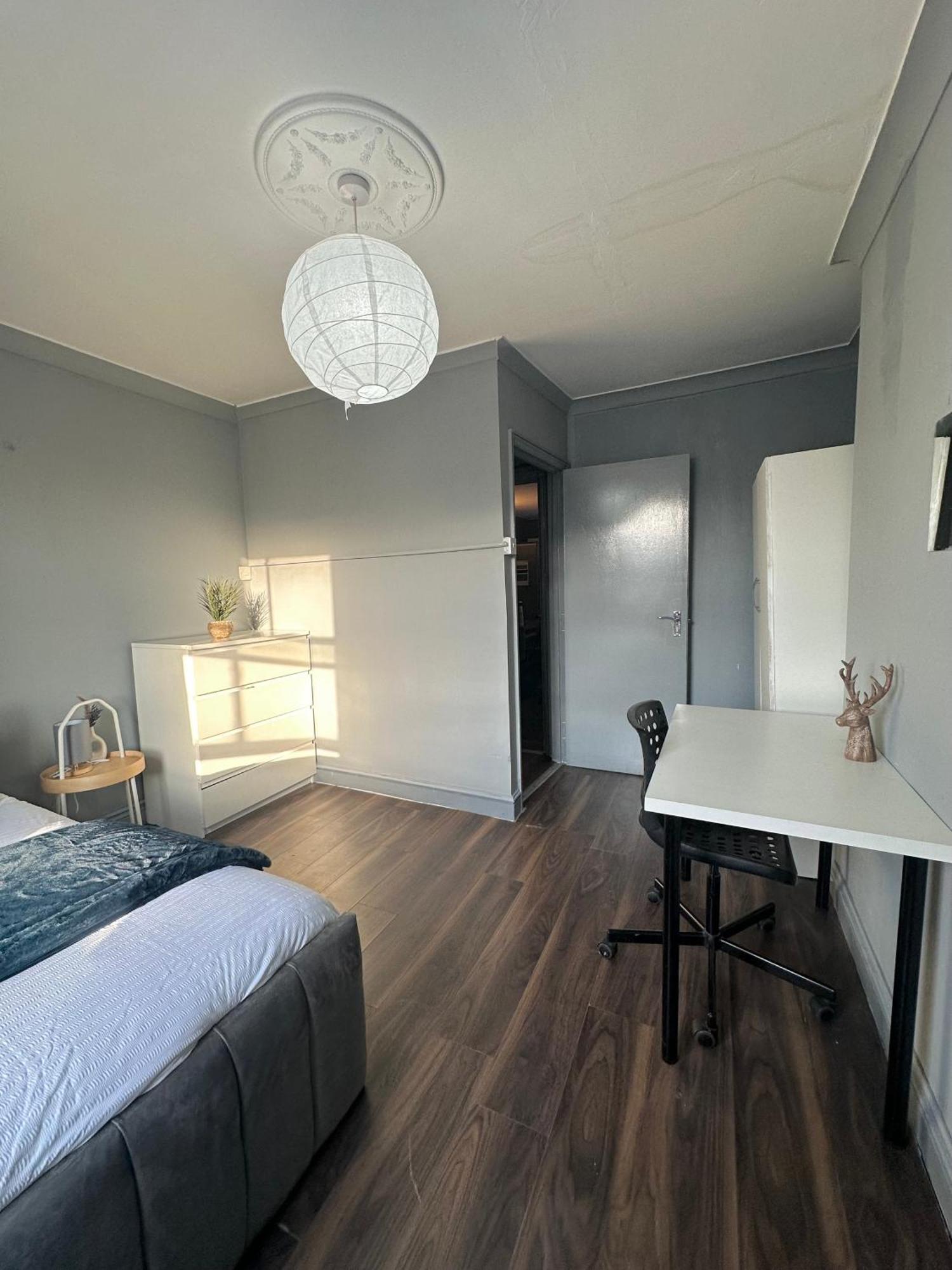Luxury Room In A 4 Bedroom Flat! 4 Minutes Walk To Kingscross, St Pancras Londen Buitenkant foto